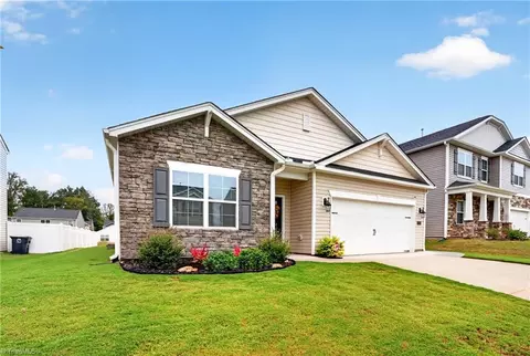 3104 Middle Creek Ln, Greensboro, NC 27405