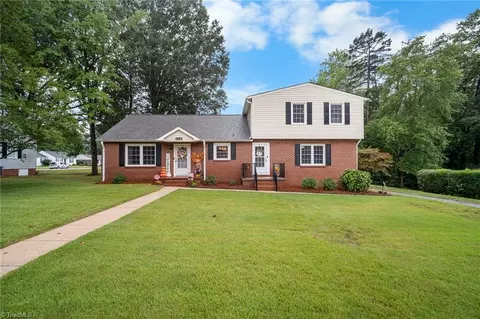 218 Center St, Kernersville, NC 27284