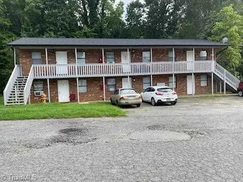 818 Meadow Ridge Ct, Winston Salem, NC 27107