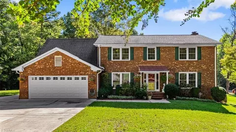 4 Horseshoe Ct, Greensboro, NC 27410