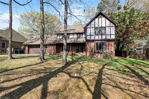 4103 Oak Hollow Dr, High Point, NC 27265