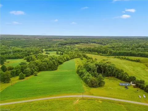 692 Topnot Rd, Yanceyville, NC 27379