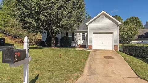 6 Prestbury Ct, Greensboro, NC 27455