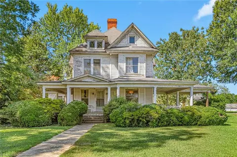 227 Asheboro St, Liberty, NC 27298