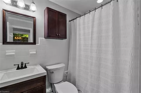 Bath - 3517 Bentbrook Dr, High Point, NC 27265 photo 3 of 4