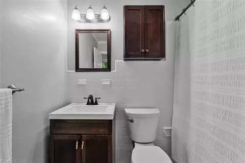 Bath - 3517 Bentbrook Dr, High Point, NC 27265 photo 4 of 4