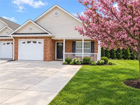 131 Wellsboro Ct, King, NC 27021