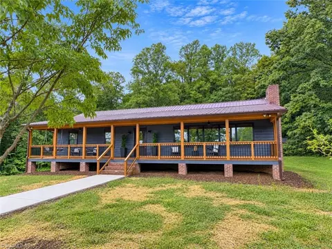 Exterior - 526 Hoover Mountain Rd, Purlear, NC 28665 photo 2 of 9