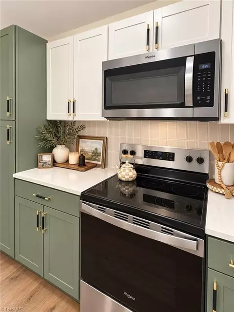 Kitchen - 526 Hoover Mountain Rd, Purlear, NC 28665 photo 3 of 3