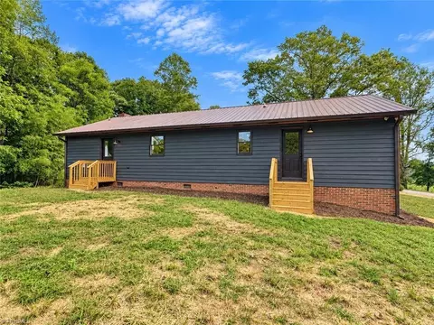 Exterior - 526 Hoover Mountain Rd, Purlear, NC 28665 photo 7 of 9