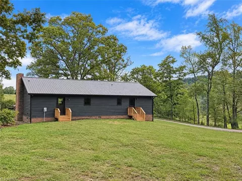 Exterior - 526 Hoover Mountain Rd, Purlear, NC 28665 photo 5 of 9