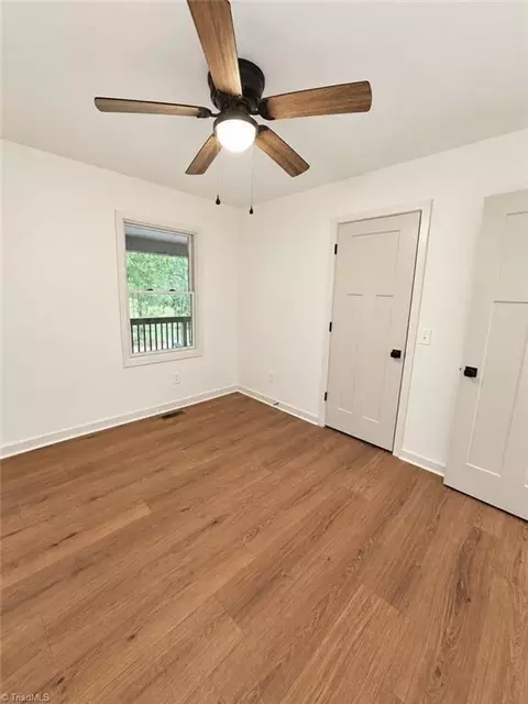 Bedroom - 526 Hoover Mountain Rd, Purlear, NC 28665 photo 4 of 5
