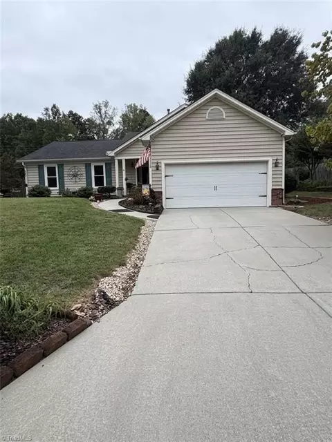 6 Kildare Woods Ct, Greensboro, NC 27407