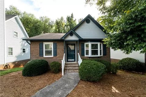 652 Lantern Ridge Dr, Winston Salem, NC 27104