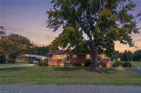 553 Ridge Ave E, Liberty, NC 27298