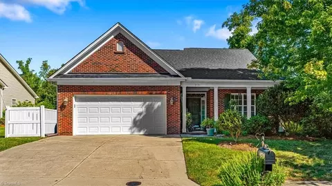 219 Heritage Hill Dr, Jamestown, NC 27282
