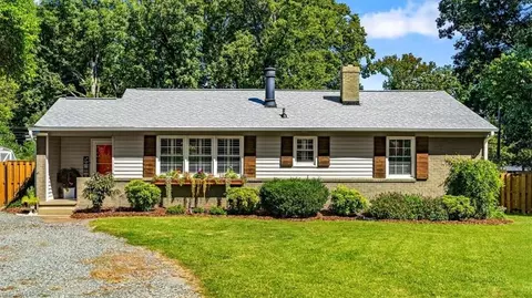 2004 Queens Ct, Greensboro, NC 27408