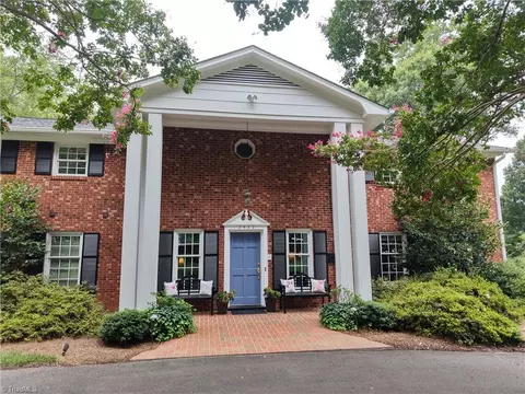 2862 Robinhood Rd, Winston Salem, NC 27106