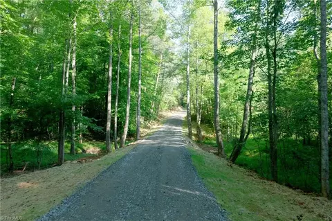 8 Old Mill Rd, Pinnacle, NC 27043 photo 24