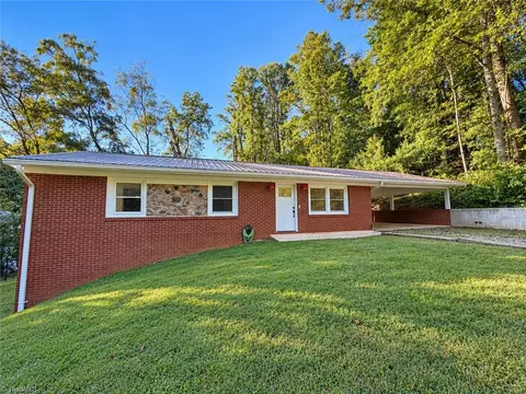 326 Prospect Dr, North Wilkesboro, NC 28659