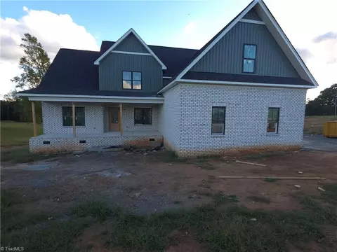 7605 Dovefield Dr, Stokesdale, NC 27357