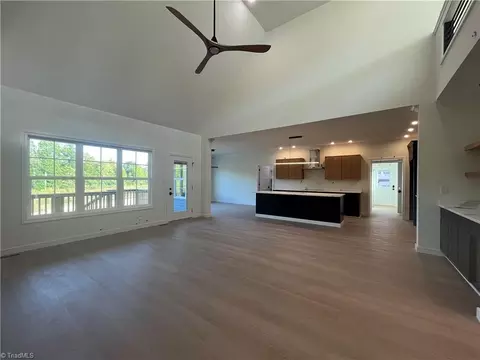 Living - 306 Cool Run, Lexington, NC 27295 photo 4 of 5