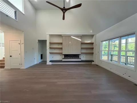 Living - 306 Cool Run, Lexington, NC 27295 photo 3 of 5