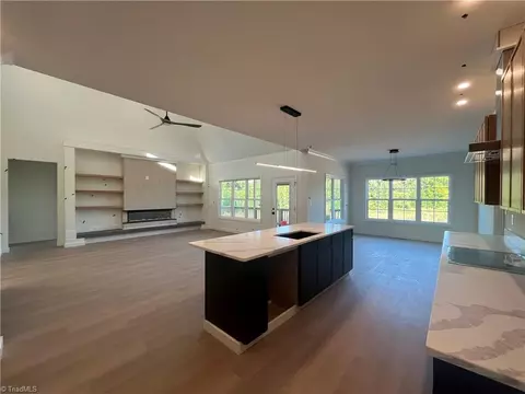 Living - 306 Cool Run, Lexington, NC 27295 photo 1 of 5