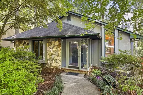 160 Carrisbrooke Ln, Winston Salem, NC 27104