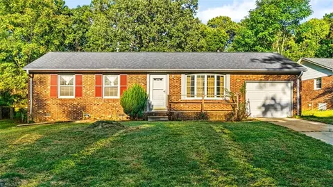 4105 Flagstaff Ct, Greensboro, NC 27406