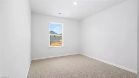 Bedroom - 618 Beechwood Cir, Thomasville, NC 27360 photo 3 of 14