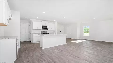 Entry Way - 618 Beechwood Cir, Thomasville, NC 27360 photo 1 of 13