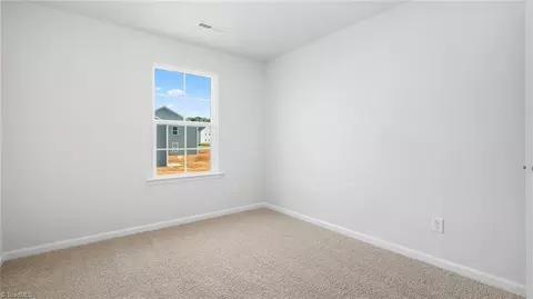 Bedroom - 618 Beechwood Cir, Thomasville, NC 27360 photo 2 of 14