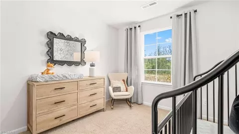 Bedroom - 618 Beechwood Cir, Thomasville, NC 27360 photo 11 of 14