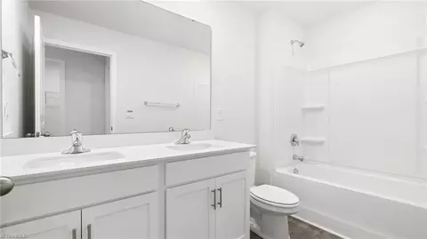 Entry Way - 618 Beechwood Cir, Thomasville, NC 27360 photo 3 of 13