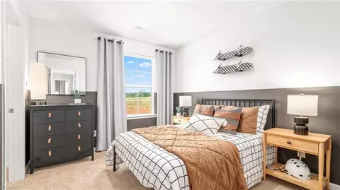 Bedroom - 618 Beechwood Cir, Thomasville, NC 27360 photo 13 of 14