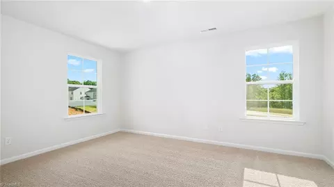 Bedroom - 618 Beechwood Cir, Thomasville, NC 27360 photo 7 of 14