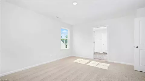Bedroom - 618 Beechwood Cir, Thomasville, NC 27360 photo 8 of 14