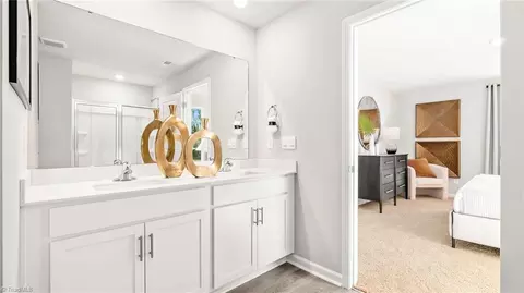 Entry Way - 618 Beechwood Cir, Thomasville, NC 27360 photo 10 of 13