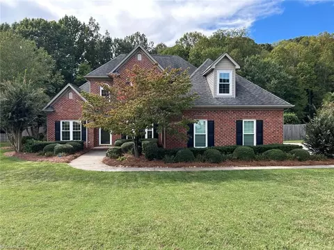 144 Oak Leaf Ln, Lewisville, NC 27023