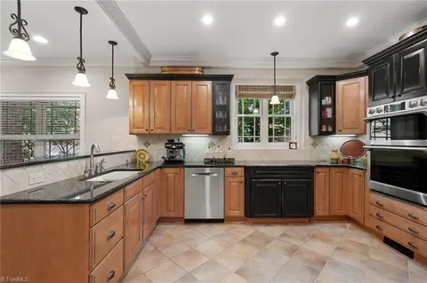 Kitchen - 122 Knicker Ln, Bermuda Run, NC 27006 photo 3 of 4