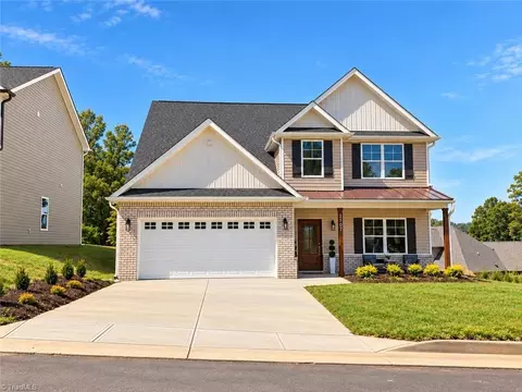 2111 Medhurst Dr, Greensboro, NC 27410