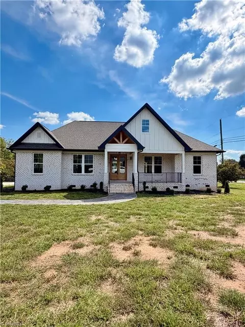 122 Manteo Rd, Lexington, NC 27292
