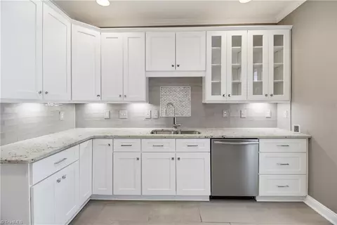 Kitchen - 115 Laurel Pl, Bermuda Run, NC 27006 photo 4 of 6