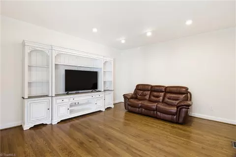 Living - 115 Laurel Pl, Bermuda Run, NC 27006 photo 5 of 7