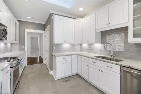 Kitchen - 115 Laurel Pl, Bermuda Run, NC 27006 photo 1 of 6