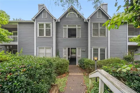 382 Meadows Cir, Winston Salem, NC 27104