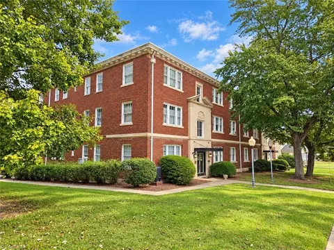906 Market St W #B1, Greensboro, NC 27401