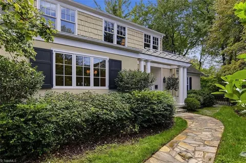 2004 Reynolda Rd, Winston Salem, NC 27106