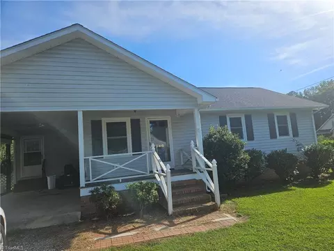 146 3rd St E, Denton, NC 27239 photo 2